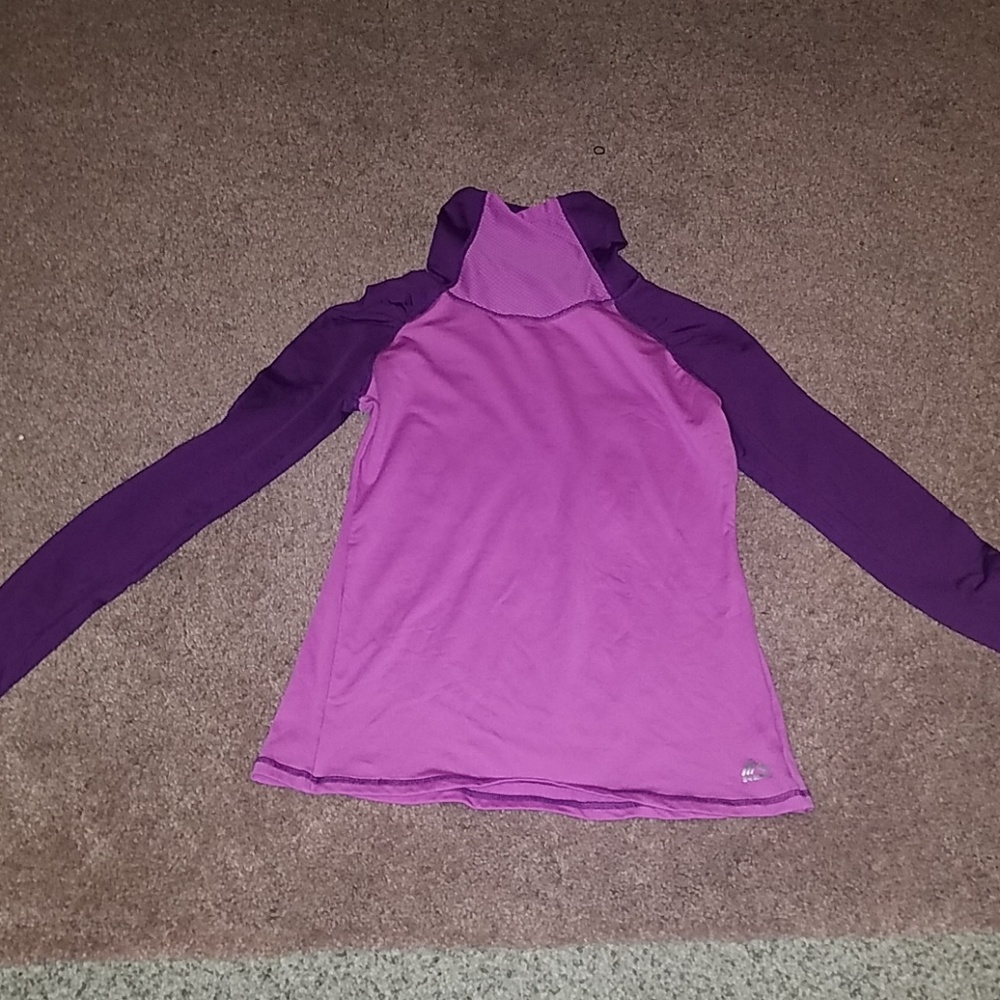 Long sleve athletic shirt